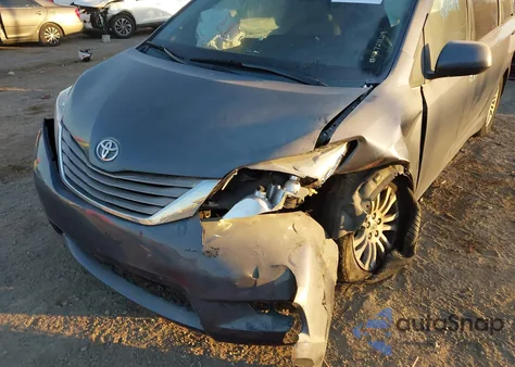 2015 Toyota Sienna Xle 8 Passenger z USA, uszkodzony, nr VIN 5TDYK3DC5FS639225